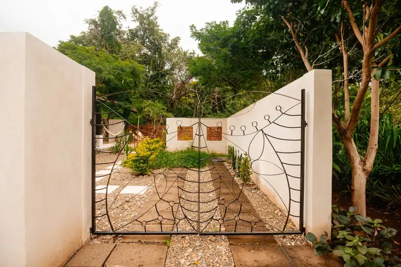 The entrance of Villa Mariposa
